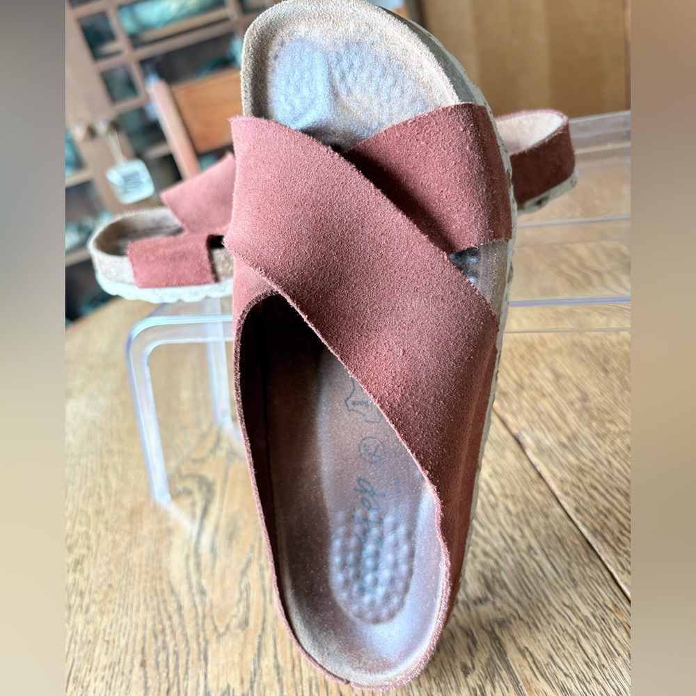 Biostep suede, crisscross, slide sandals rust brown size 7.5